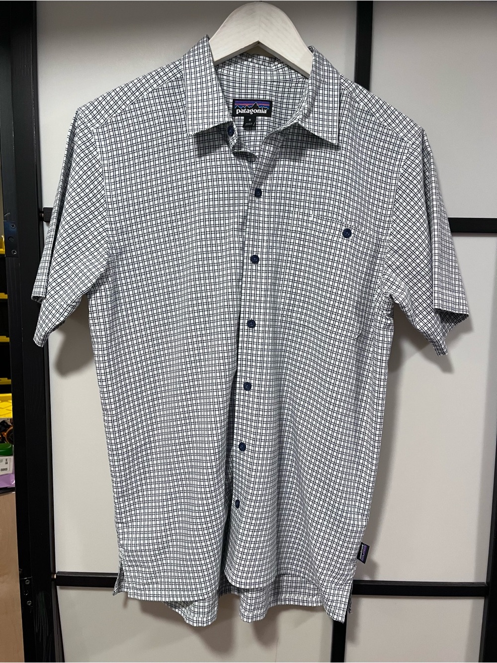 Patagonia Men Medium Short Sleeve Button Down Shirt Plaid Grid Blue White